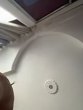 Snapshot of emiss_ chatting on November 2025 01:26:01 PM emiss online show from November 2025 01:26:01 PM