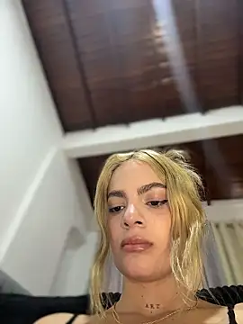 Snapshot of emiss_ chatting on December 2025 07:15:01 PM emiss online show from December 2025 07:15:01 PM