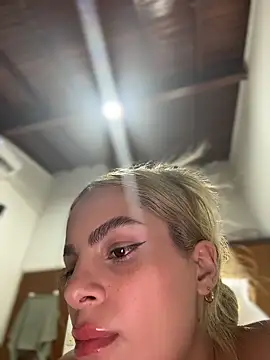 Snapshot of emiss_ chatting on December 2025 08:36:02 PM emiss online show from December 2025 08:36:02 PM