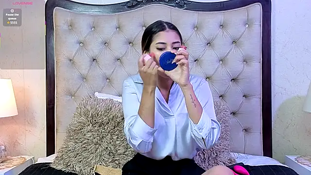 Snapshot of MontVta chatting on October 2025 12:08:01 PM MontVta online show from October 2025 12:08:01 PM