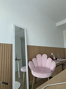 streetdoll online show from April 2026 07:00:02 AM