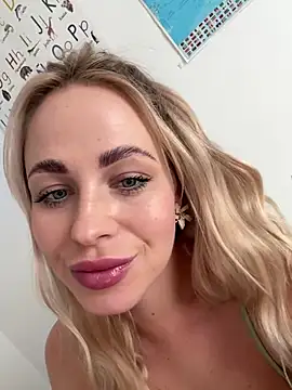 Snapshot of streetdoll chatting on February 2025 04:15:01 PM streetdoll online show from February 2025 04:15:01 PM