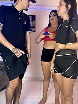 Snapshot of royalgirls_x chatting on November 2025 01:50:01 AM royalgirls x online show from November 2025 01:50:01 AM