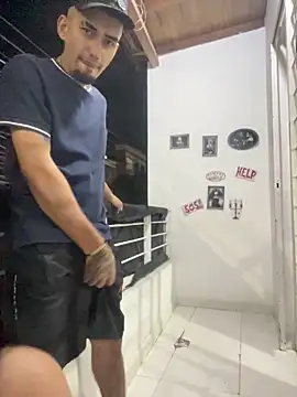 Snapshot of royalgirls_x chatting on November 2025 01:53:01 AM royalgirls x online show from November 2025 01:53:01 AM