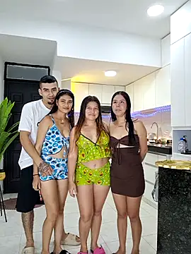 royalgirls x online show from May 2026 01:10:01 AM
