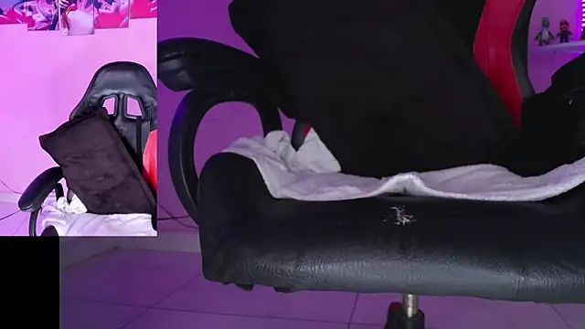 DanielaHang online show from November 2025 01:44:02 PM