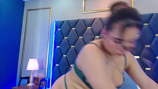 Snapshot of ThaniaJones chatting on November 2025 12:05:02 PM ThaniaJones online show from November 2025 12:05:02 PM