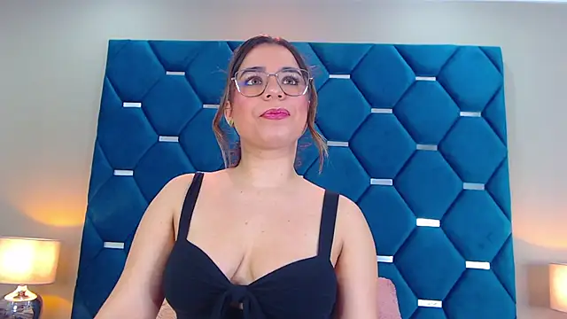 ThaniaJones online show from September 2025 12:11:02 PM