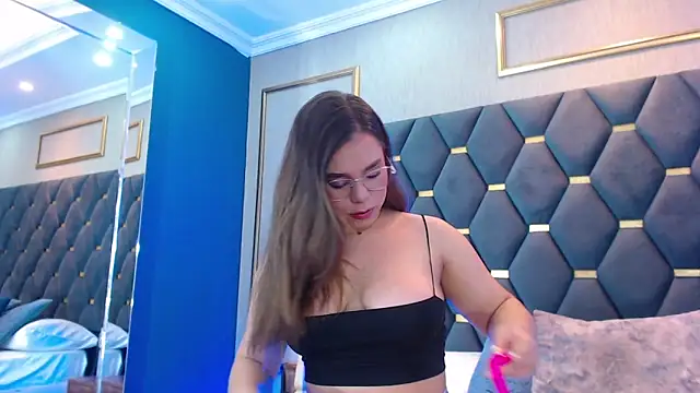 ThaniaJones online show from December 2025 12:05:01 PM