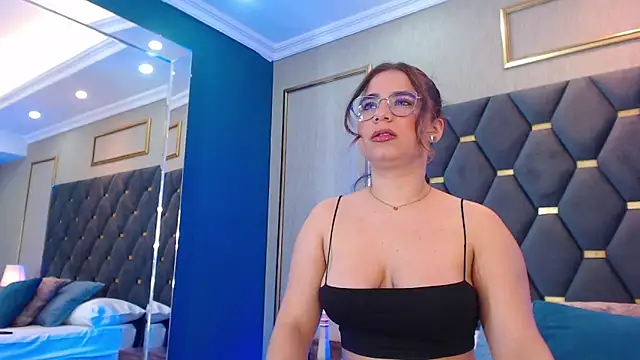 ThaniaJones online show from December 2025 12:09:02 PM