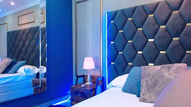 Snapshot of ThaniaJones chatting on October 2025 12:13:02 PM ThaniaJones online show from October 2025 12:13:02 PM