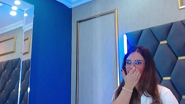 Snapshot of ThaniaJones chatting on November 2025 12:09:02 PM ThaniaJones online show from November 2025 12:09:02 PM