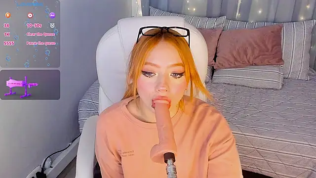 Snapshot of Kloe_Raize chatting on February 2025 10:43:02 PM Kloe Raize online show from February 2025 10:43:02 PM