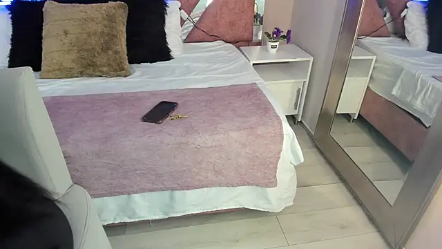 PaulinaDuarte online show from November 2025 11:32:02 AM