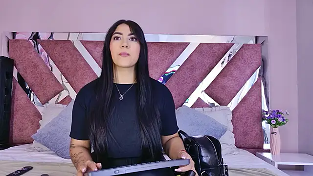PaulinaDuarte online show from June 2026 12:35:01 PM