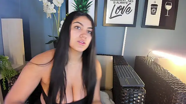 Snapshot of PaulinaDuarte chatting on October 2025 12:06:02 PM PaulinaDuarte online show from October 2025 12:06:02 PM