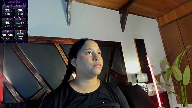 EmiliWilliams online show from April 2026 12:01:01 AM