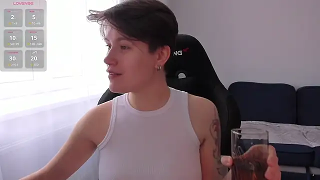 Snapshot of JessieFlower chatting on October 2025 08:24:02 AM JessieFlower online show from October 2025 08:24:02 AM