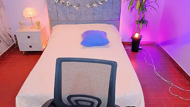 Lana stone  online show from January 2026 03:21:01 AM