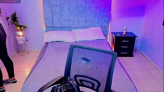 Lana stone  online show from November 2025 03:29:01 AM