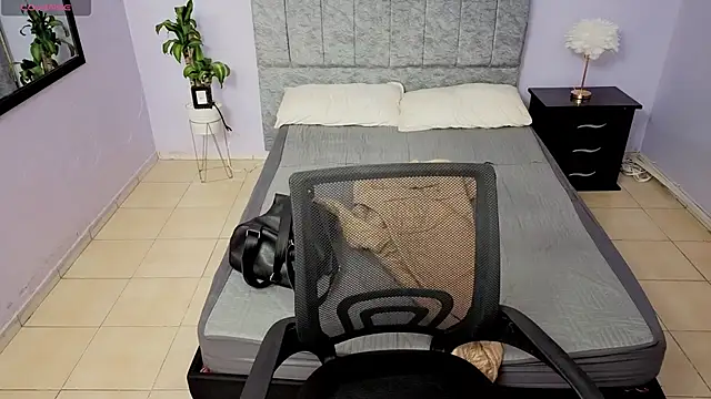 Lana stone  online show from December 2025 03:11:05 AM