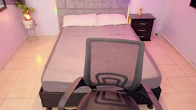 Lana stone  online show from December 2025 03:30:02 AM