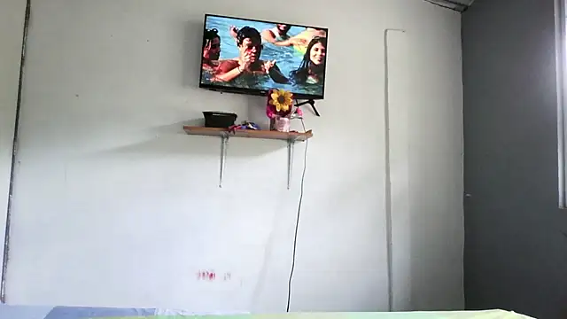 Snapshot of linzeysmith4 chatting on May 2026 07:32:02 PM linzeysmith4 online show from May 2026 07:32:02 PM