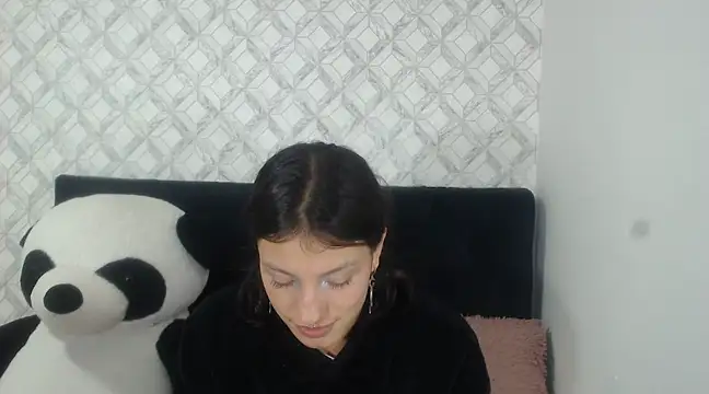 Snapshot of Emma-Wilson chatting on February 2025 05:04:02 AM Emma-Wilson online show from February 2025 05:04:02 AM