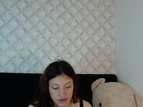 Emma-Wilson online show from November 2025 05:07:01 AM