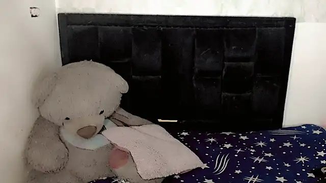 Michell Queen online show from December 2025 11:18:01 PM