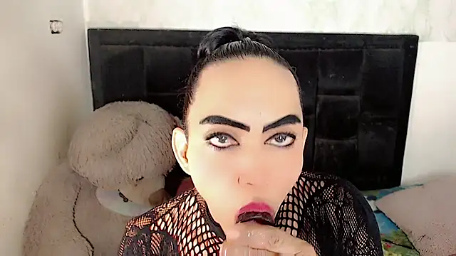 Michell Queen online show from December 2025 06:57:01 AM