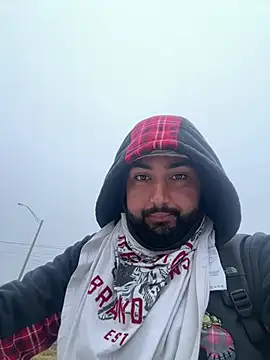 bigdickgio6923 online show from February 2026 01:00:01 PM