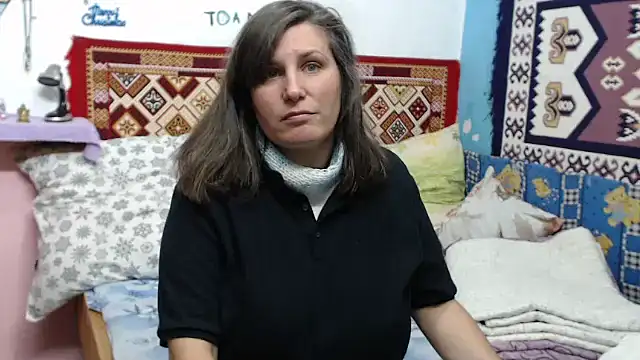 Snapshot of AdelineBlueEyes chatting on October 2025 07:42:01 AM AdelineBlueEyes online show from October 2025 07:42:01 AM