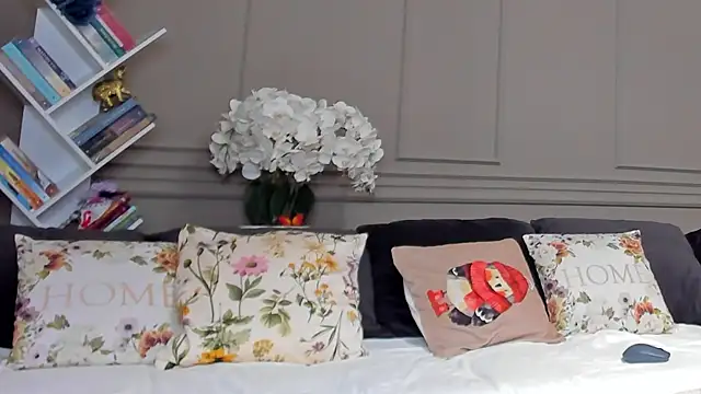 Snapshot of Deliciouslips chatting on November 2025 02:10:01 PM Deliciouslips online show from November 2025 02:10:01 PM