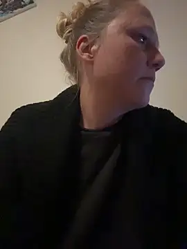 MoniqueLaFee online show from April 2026 10:05:02 PM