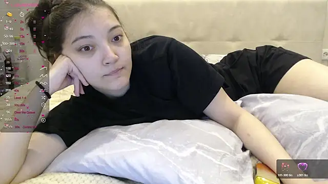 Snapshot of AlisaDevis chatting on November 2025 01:34:01 PM AlisaDevis online show from November 2025 01:34:01 PM