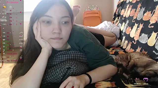 Snapshot of AlisaDevis chatting on November 2025 08:07:02 AM AlisaDevis online show from November 2025 08:07:02 AM