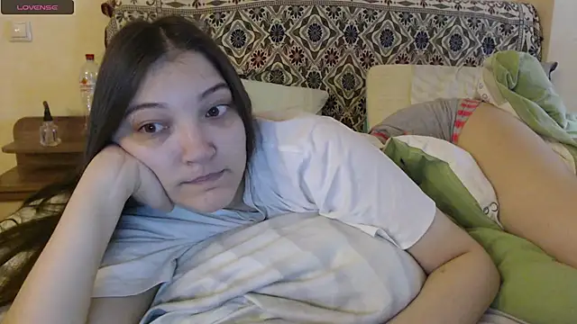 Snapshot of AlisaDevis chatting on November 2025 12:10:02 PM AlisaDevis online show from November 2025 12:10:02 PM