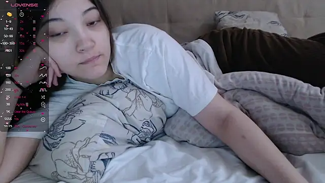 Snapshot of AlisaDevis chatting on March 2026 07:19:01 AM AlisaDevis online show from March 2026 07:19:01 AM