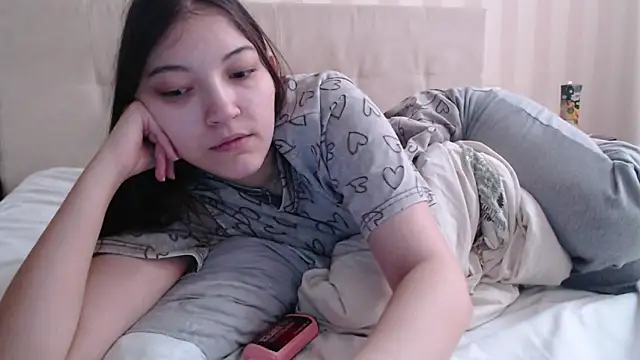 Snapshot of AlisaDevis chatting on February 2026 07:10:02 AM AlisaDevis online show from February 2026 07:10:02 AM