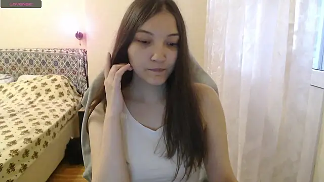 Snapshot of AlisaDevis chatting on November 2025 07:56:01 AM AlisaDevis online show from November 2025 07:56:01 AM