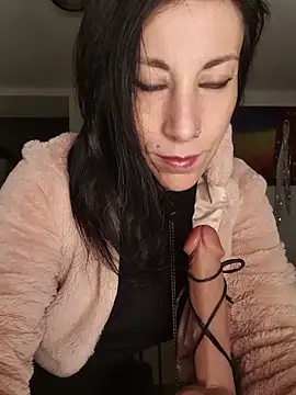 freyamoret online show from April 2026 02:24:01 AM