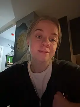 candy maggie online show from November 2025 05:39:01 PM