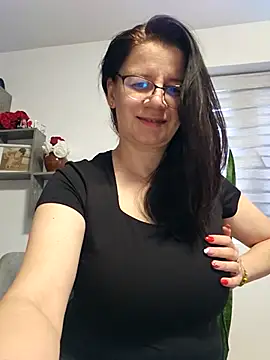 Snapshot of KristenVega chatting on November 2025 08:06:01 AM KristenVega online show from November 2025 08:06:01 AM