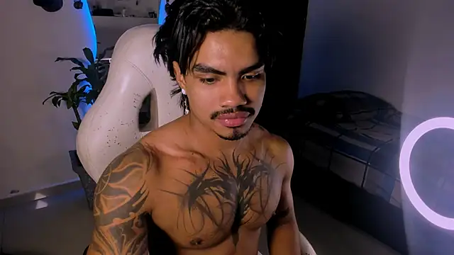 Snapshot of Young_laroi chatting on January 2025 08:33:01 AM Young laroi online show from January 2025 08:33:01 AM