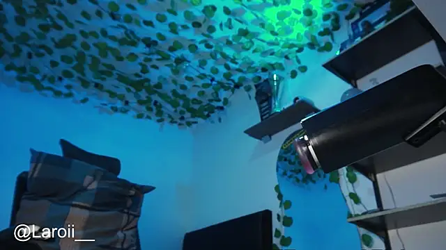 Snapshot of Young_laroi chatting on November 2025 05:45:01 AM Young laroi online show from November 2025 05:45:01 AM