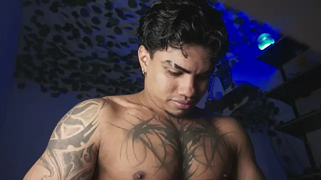 Snapshot of Young_laroi chatting on May 2026 05:10:02 AM Young laroi online show from May 2026 05:10:02 AM