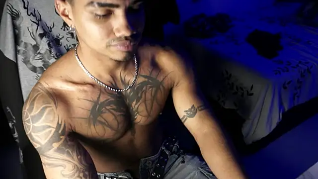 Snapshot of Young_laroi chatting on July 2026 05:23:02 AM Young laroi online show from July 2026 05:23:02 AM