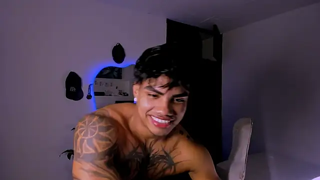 Snapshot of Young_laroi chatting on January 2025 07:38:02 AM Young laroi online show from January 2025 07:38:02 AM