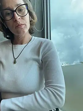 cuddlingbunny online show from April 2026 05:51:01 PM